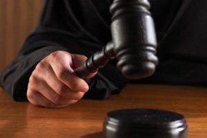 переквалификация и прекращение в суде уголовного дела