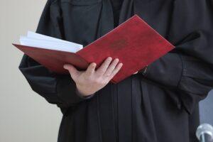 признание решения жилищной комиссии незаконным