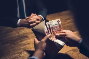 переквалификация с ч. 5 ст. 290 УК РФ на ч. 3 ст. 30, ч. 3 ст. 159 УК РФ